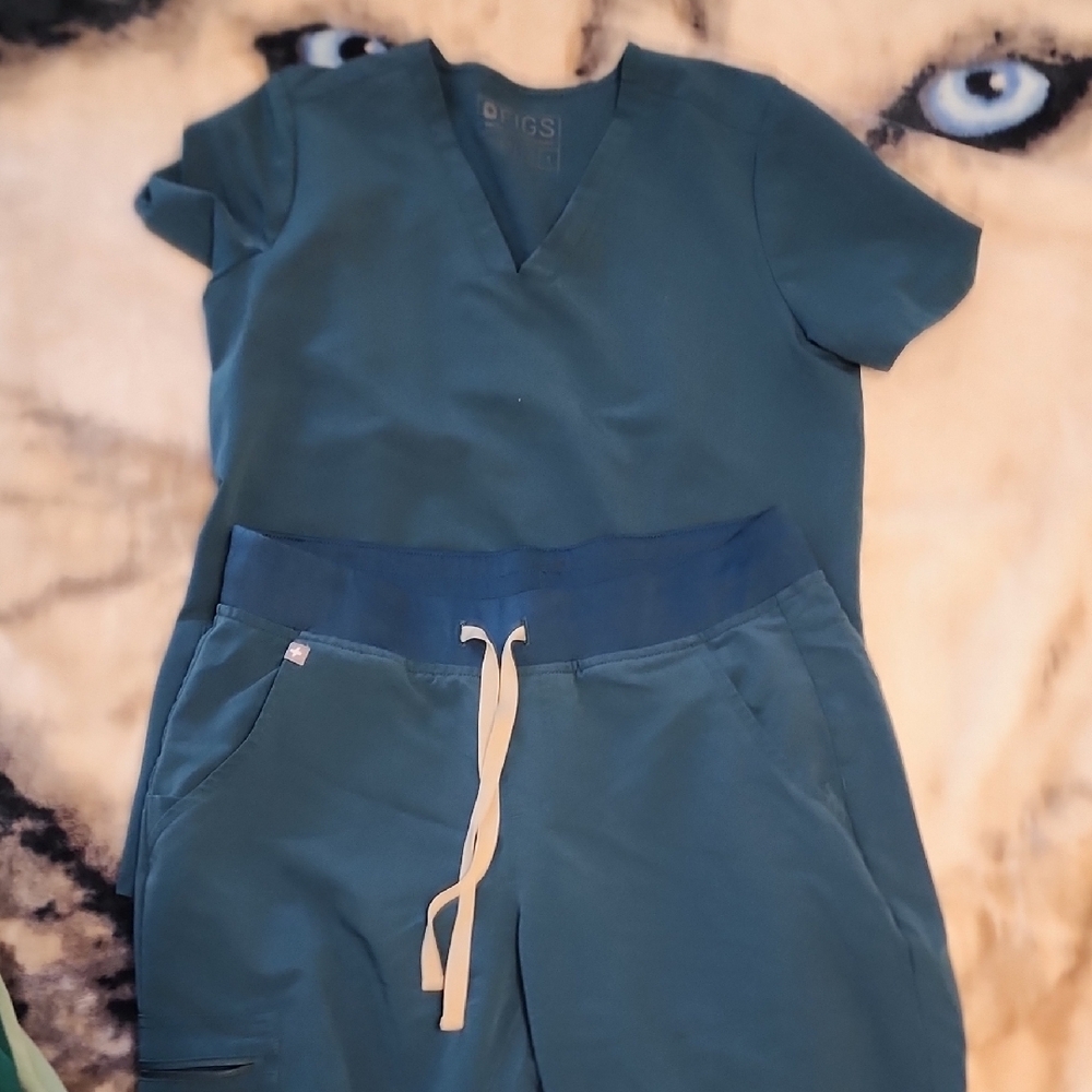 Figs  V-Neck Scrub Set With Jogger Pants